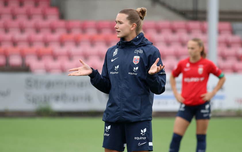 J19 trening Strømmen stadion Cecilie Jamtfall