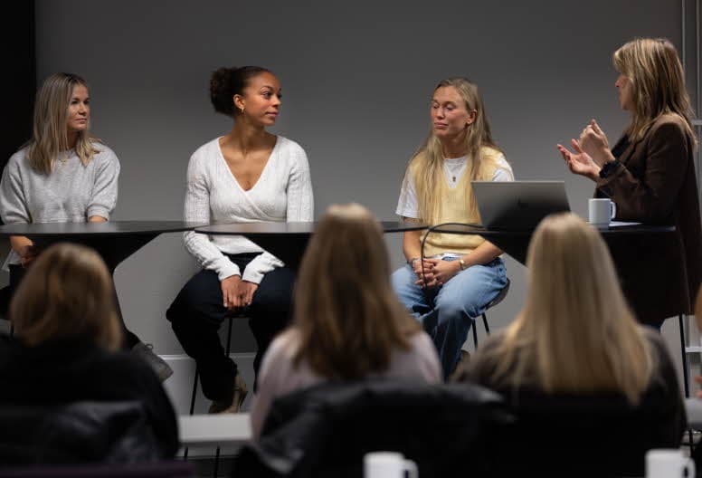 Karianne Gulliksen, Emilie Bølviken, Josefine Birkelund og Amanda J Haahr.
