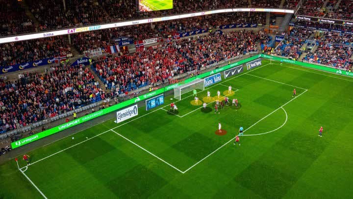 Redigert bilde: Bildet viser hvordan Georgia forsvarte seg på Norges corner – en tydelig sone tilnærming, men også med markering. Alle 11 spillere hos Georgia er på innsiden av straffefeltet.